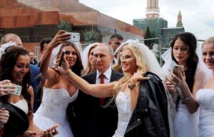 Путин, Красная площадь, невесты, селфи, видео 