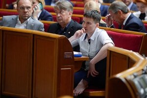 савченко, первый день в верховной раде, украина, сняла обувь, заседание, фото, первое впечатление