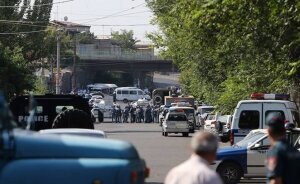 Ереван, полиция, протест, здание полиции, шествие, Армения