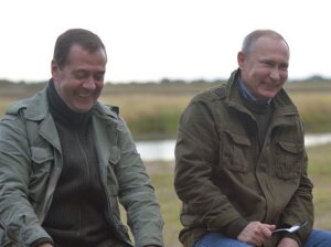 Путин, Медведев, рыбаки, уха, Ильмень, разговоры у костра 