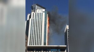 новости мира, новости китая, пожар в китае, в Нанкине горит небоскреб