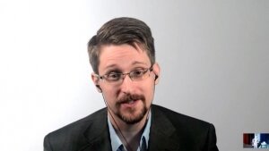Россия. Эдвард Сноуден, спецслужбы, данные, интервью, российские СМИ, ФБР, ЦРУ, известность, журналисты.