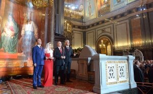 Путин, Медведев, патриарх Кирилл, богослужение в храме Христа Спасителя, подарки, религия