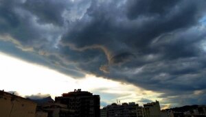 Наука и техника, Жители Рио-де-Жанейро дрожат от страха: над городом нависли зловещие тубообразные облака,, Происшествия,Мнение,Общество,Наука,Технологии, онлайн, новости дня, смотреть, 