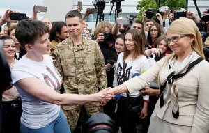 тимошенко, политика, савченко, отказ, объятия, видео, отказалась обнять тимошенко