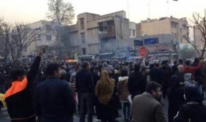 иран, митинги, шествия, протесты, власть, оппозиция, уличные столкновения, ружье, огонь, полиция погибла, исфахан, неджефабад