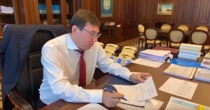 луценко, подал в отставку, запретили выезд, украина, генпрокурор