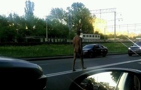 Украина, Киев, общество, происшествия, голый мужчина