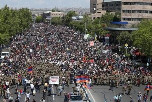 Ереван, Армения, Саргсян, Пашинян, премьер-министр, происшествия, полиция, политика, общество, митинг, протест, акция, активисты, блокирование, здания, парламент, праздник, отставка, ушел в отставку, реакция