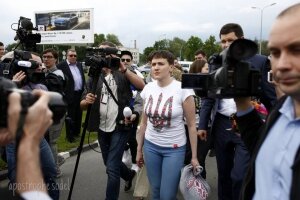 савченко, первый день в киеве, украина, журналисты, критика, разогнала толпу