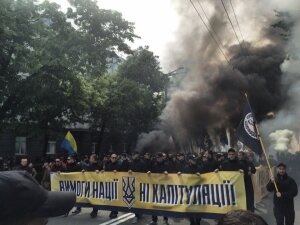 Киев, Украина, Азов, марш, радикалы, дым, акция, лозунги, Верховная Рада, выборы, Донбасчс