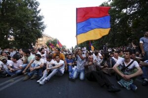 армения, протестующие, баррикады, требования