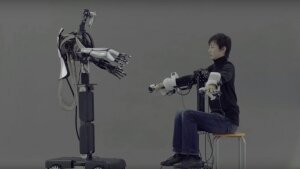 Япония, робот-аватар, Meltant-α, гуманоидный робот, виртуальная реальность, датчики давления, Meltin