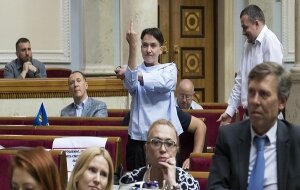 Украина, Верховная Рада, депутат, Надежда Савченко, неприличный жест, средний палец
