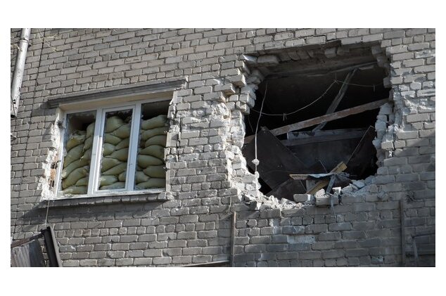 Луганск, обстрелы, разрушения, магазины, г.Счастье, продукты