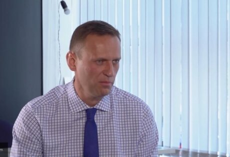Защищая спонсора: за олигарха Петрова вступился скандальный блогер Навальный