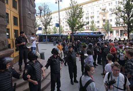 Работу политподстрекателей оппозиции оплачивали прямо в автобусе по пути на незаконный митинг - видео