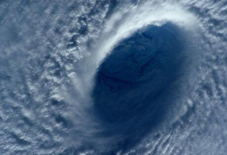 супертайфун "Майсак", наука, стихийное бедствие, природное явление, общество, космос, Саманта Кристофоретти 