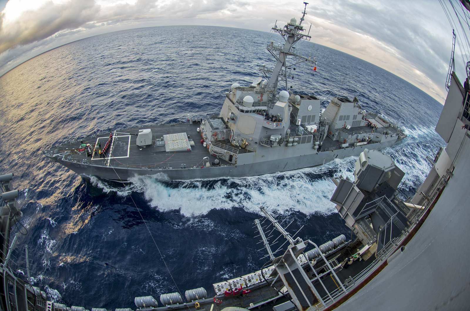 Американский эсминец Chafee попытался вторгнуться в воды России, "обломав зубы" о границу