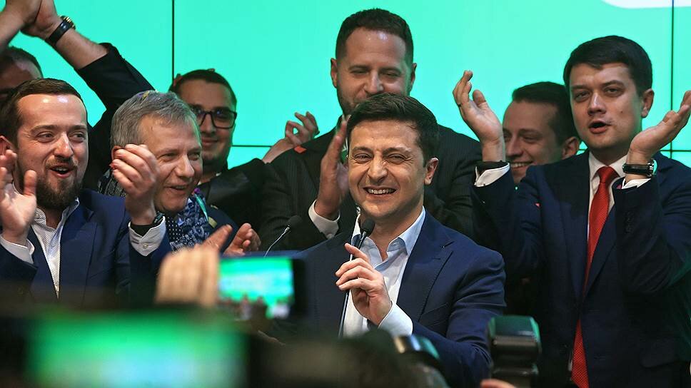 После фееричной победы Зеленского на выборах сторонники Порошенко резко изменили свою риторику