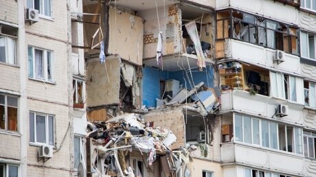 Взрыв дома в Киеве: разорванные изнутри квартиры показали на видео