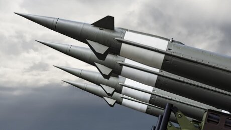 США задумали перебросить ядерные ракеты ближе к России 